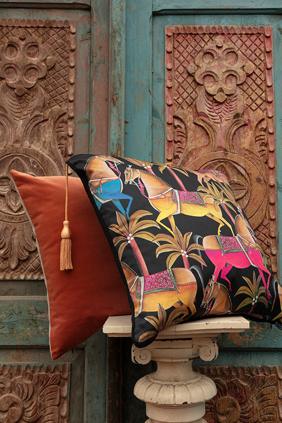 Cushion Crazy Horse big - Image 3